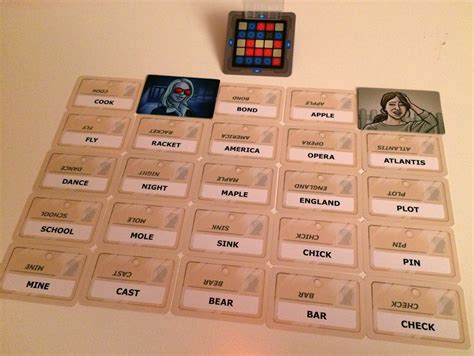 Codenames - Ett strategispel för mästare av ord och dolda betydelser!